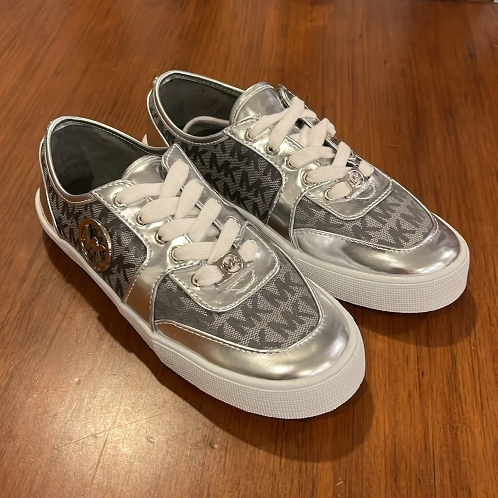 Michael Kors Ivy Low Artic Shoes Sneakers new silver Youth Girls Size 3